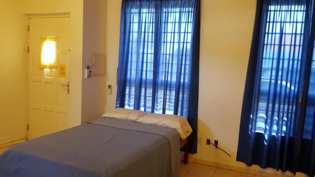 Orange Rembrandt Studio Apartments Willemstad Exterior photo